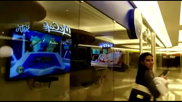 Putas Viendo Porno en el Oakland Mall Guatemala.MP4