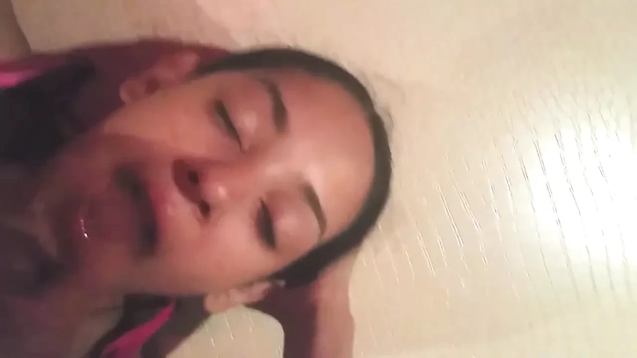 Boricua de 20 anos culona y traga leche