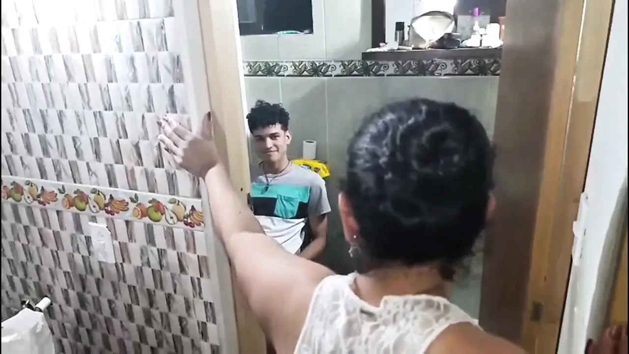 Homemade sex with my stepmom’s ass