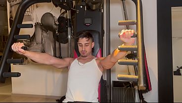 Gym Girl Shows Off Her Fit Ass and Gets Double Penetrated in a Gangbang – Alma del Rey