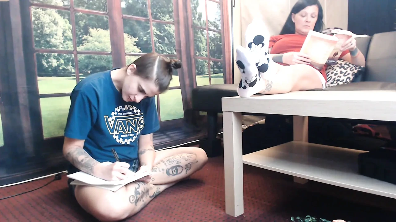 Can’t resist her barefeet