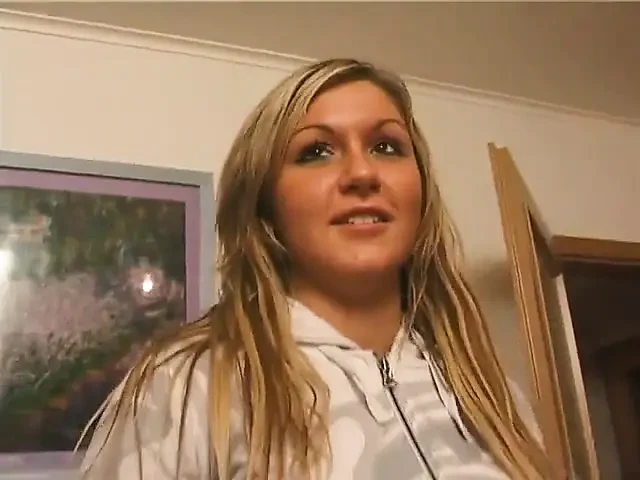 Amateur bitch shows everything!