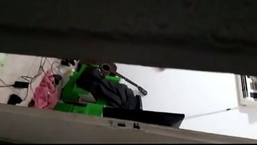 Morena novinha 18 anos dando na frente do marido corno amador cuckold parte 17