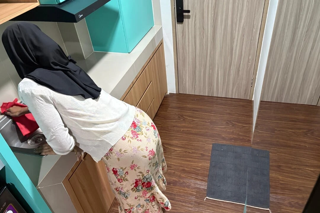 Employer Invites New Maid Into Room