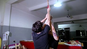 Beginner gótica primera vez atada y follada