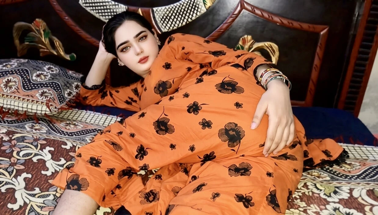 Afghani Girl First Time Taking Huge Cock Shocked and Screaming in Pleasure