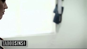 Pervy Doctor Fingers His Patient’s Ass Then Fucks Her Raw